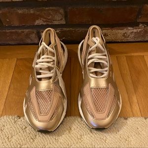 Adidas by Stella McCartney Ultraboost 22 shoes size 7 Metallic Rose Gold
